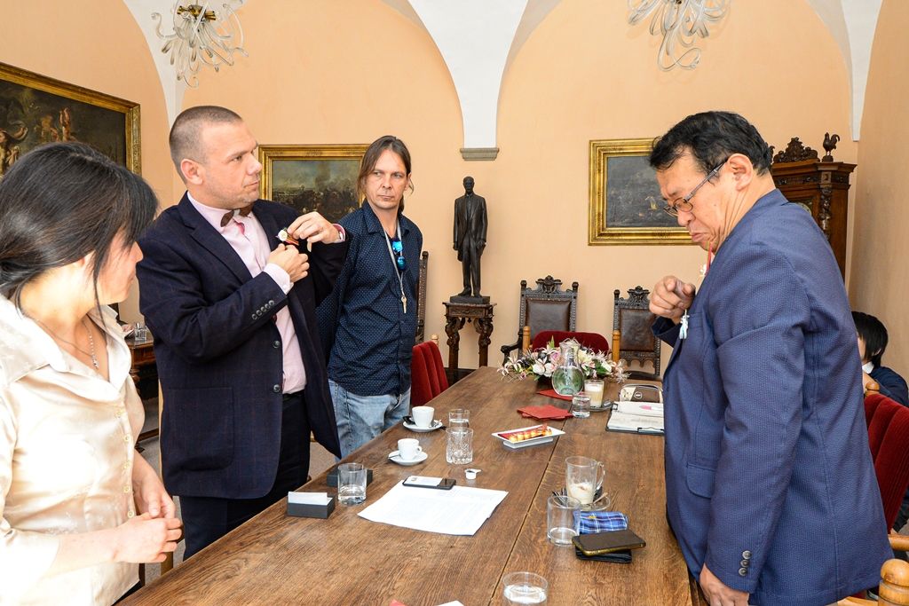 Primátor jednal s japonským starostou o spolupráci loutkářů (foto: M. Pecuch, 22.9.2019)