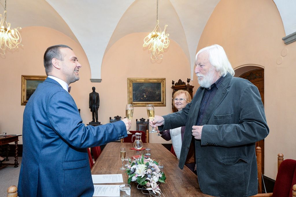 Primátor poblahopřál Janu Loučímovi k životnímu jubileu (foto: M. Pecuch, 8.10.2019)