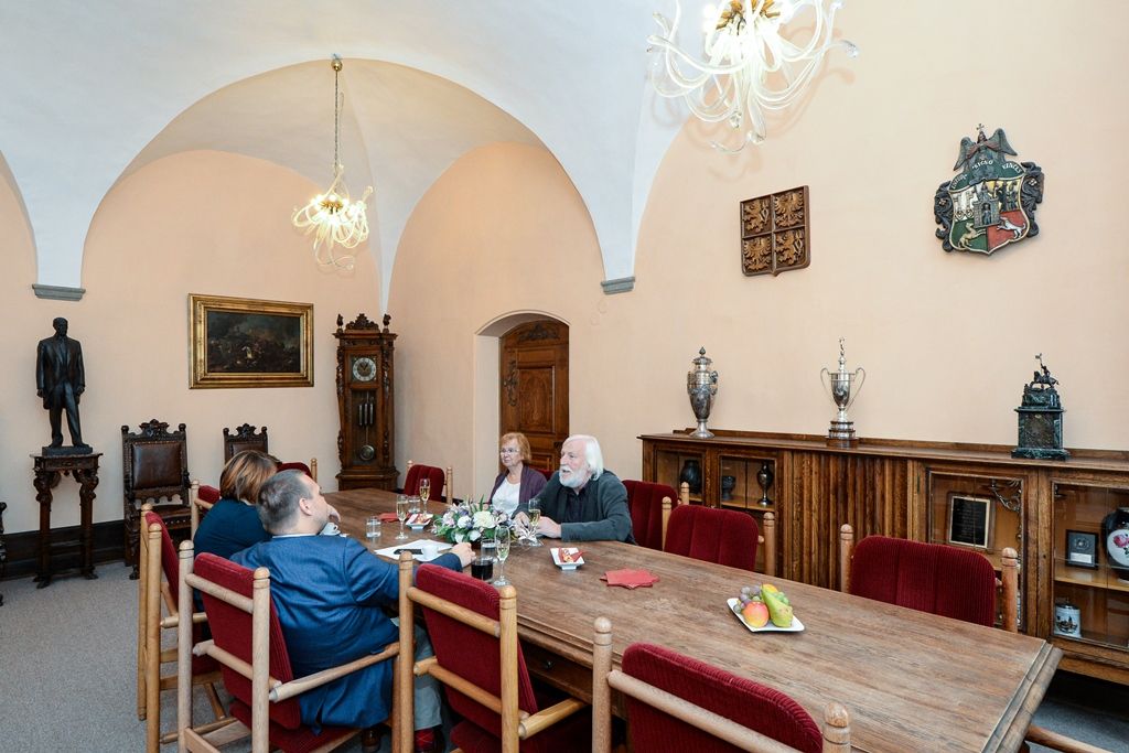 Primátor poblahopřál Janu Loučímovi k životnímu jubileu (foto: M. Pecuch, 8.10.2019)