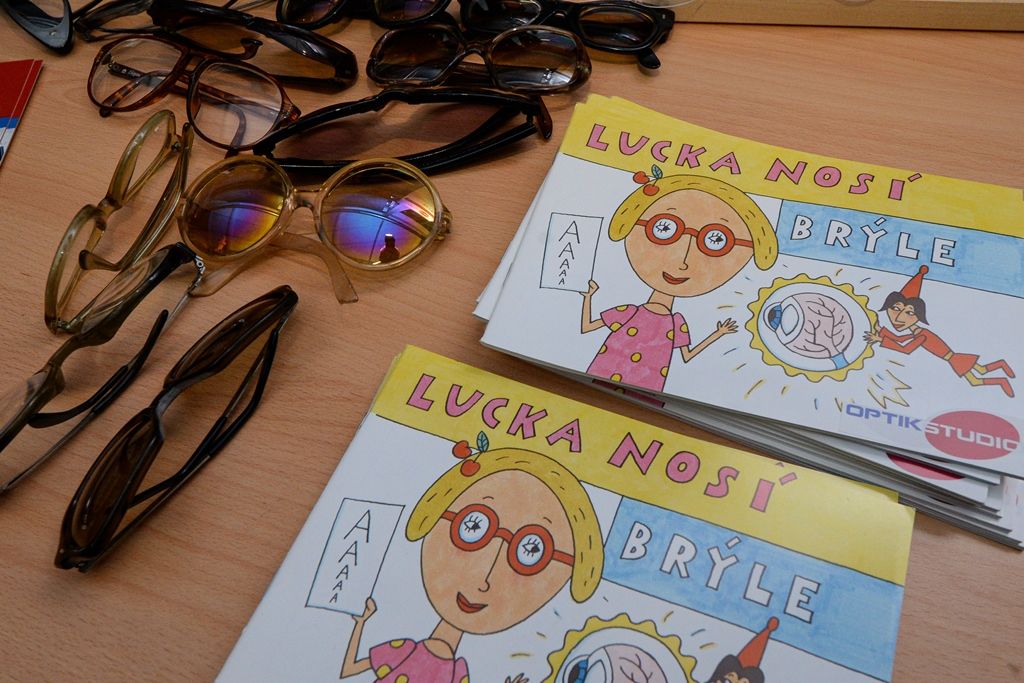 Děti ze základních škol si vyzkoušely, jaké to je nevidět (foto: M. Pecuch, 10.10.2019)