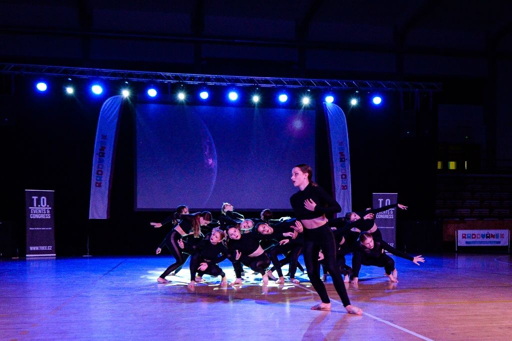 Děti ze základních škol si vyzkoušely, jaké to je nevidět (foto: M. Pecuch, 10.10.2019)