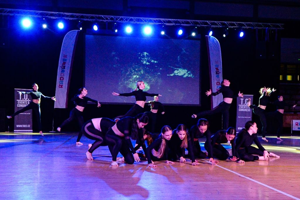 Děti ze základních škol si vyzkoušely, jaké to je nevidět (foto: M. Pecuch, 10.10.2019)