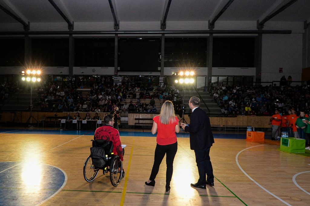 Děti ze základních škol si vyzkoušely, jaké to je nevidět (foto: M. Pecuch, 10.10.2019)