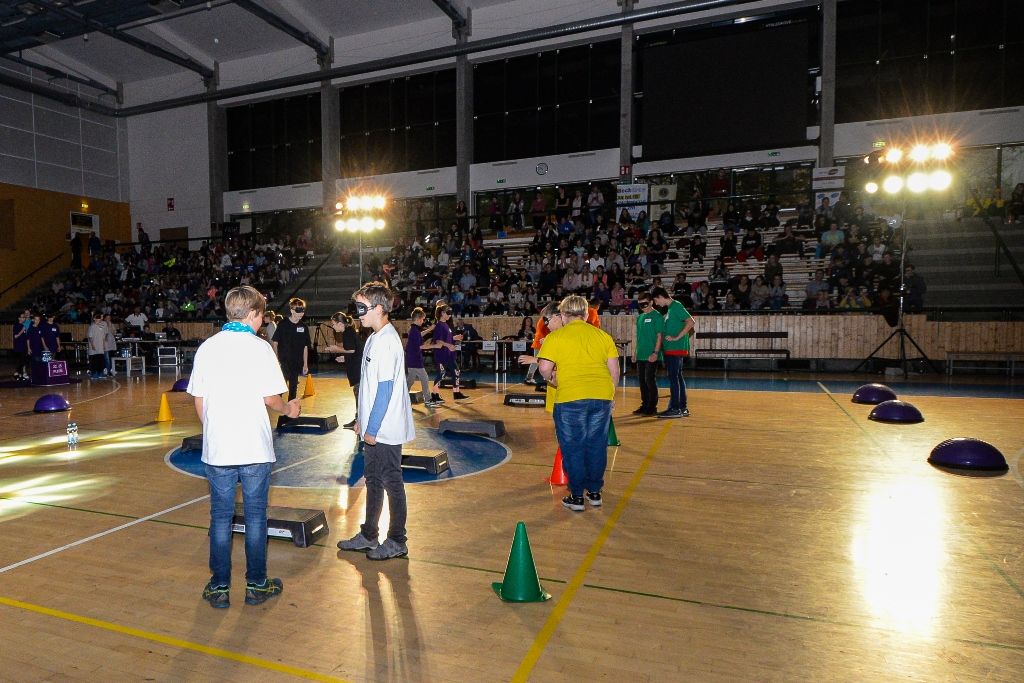 Děti ze základních škol si vyzkoušely, jaké to je nevidět (foto: M. Pecuch, 10.10.2019)