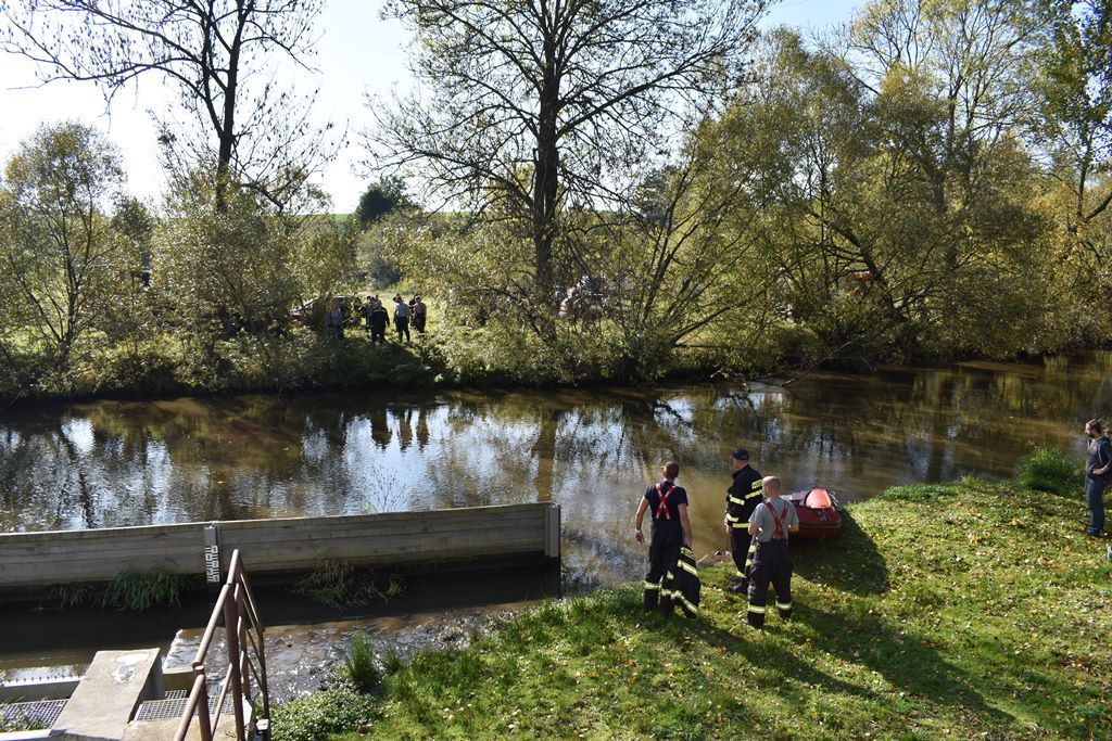 Instalace zařízení na čerpání vody z Radbuzy (foto: A. Jarošová, 14.10.2019)