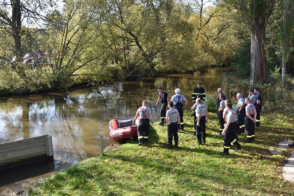 Instalace zařízení na čerpání vody z Radbuzy (foto: A. Jarošová, 14.10.2019)