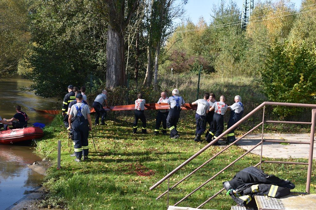 Instalace zařízení na čerpání vody z Radbuzy (foto: A. Jarošová, 14.10.2019)