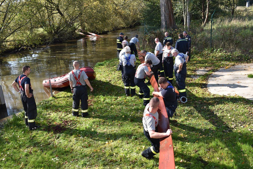Instalace zařízení na čerpání vody z Radbuzy (foto: A. Jarošová, 14.10.2019)