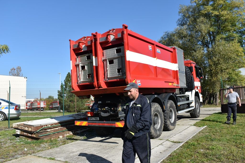 Instalace zařízení na čerpání vody z Radbuzy (foto: A. Jarošová, 14.10.2019)