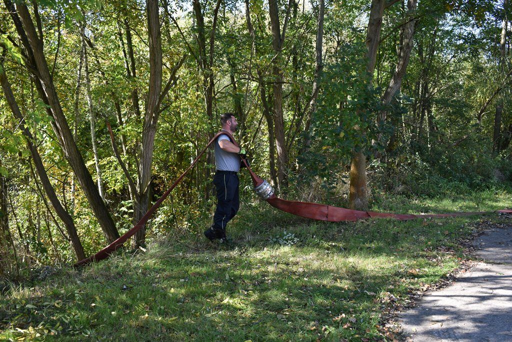 Instalace zařízení na čerpání vody z Radbuzy (foto: A. Jarošová, 14.10.2019)