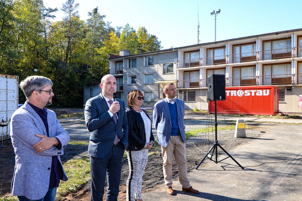 Prokopávka - zahájení stavby a současný stav / vizualizace budoucího stavu (foto: M. Pecuch, 14.10.2019)