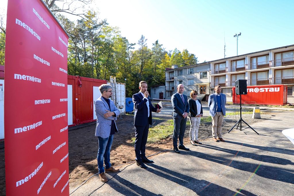 Prokopávka - zahájení stavby a současný stav / vizualizace budoucího stavu (foto: M. Pecuch, 14.10.2019)
