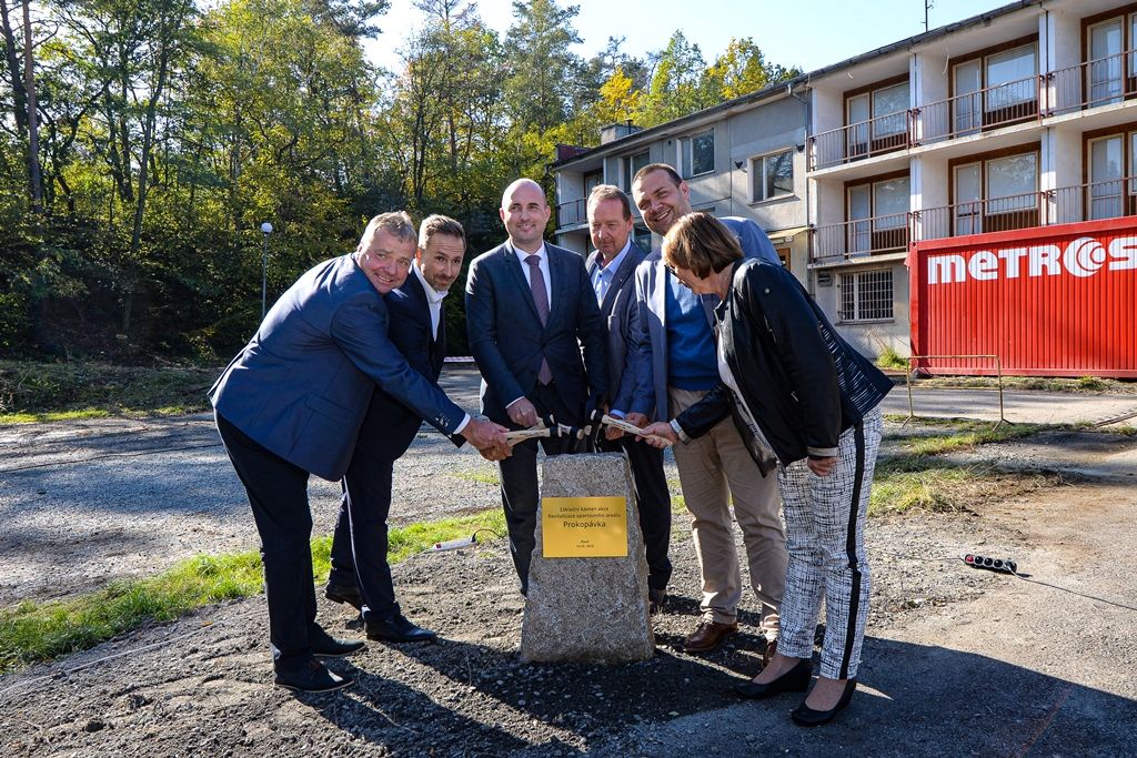 Prokopávka - zahájení stavby a současný stav / vizualizace budoucího stavu (foto: M. Pecuch, 14.10.2019)
