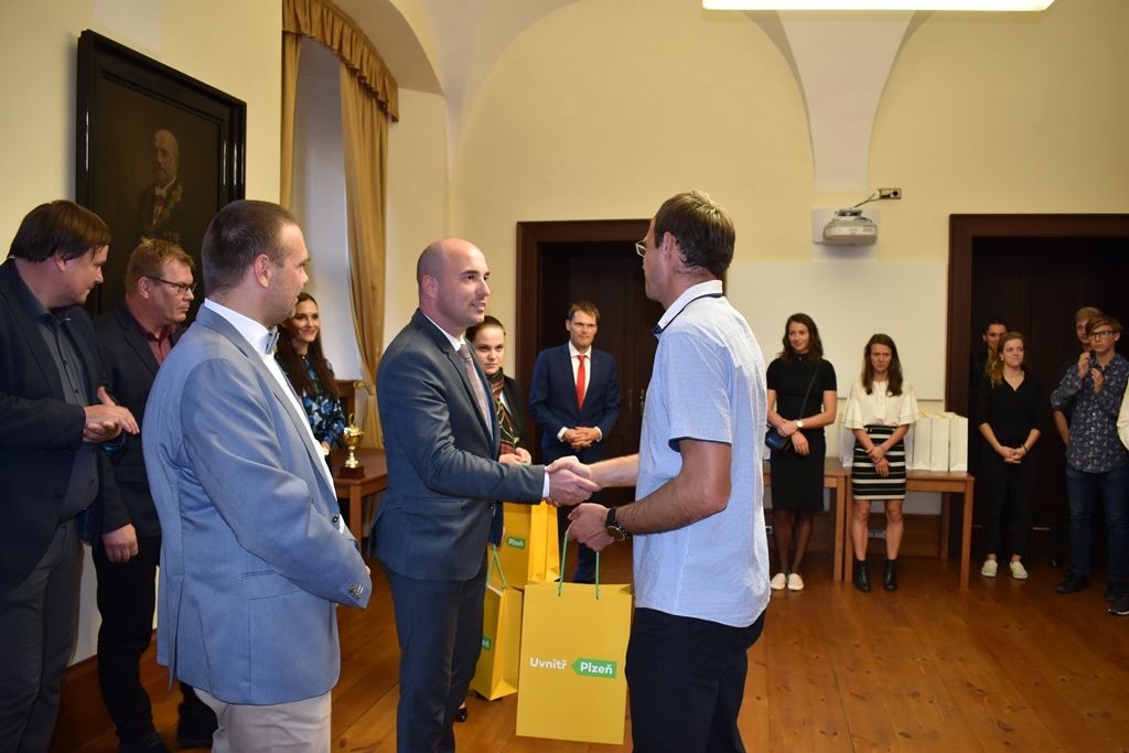Plzeňští atleti prezentovali své skvělé úspěchy na radnici (foto: A. Jarošová, 14.10.2019)
