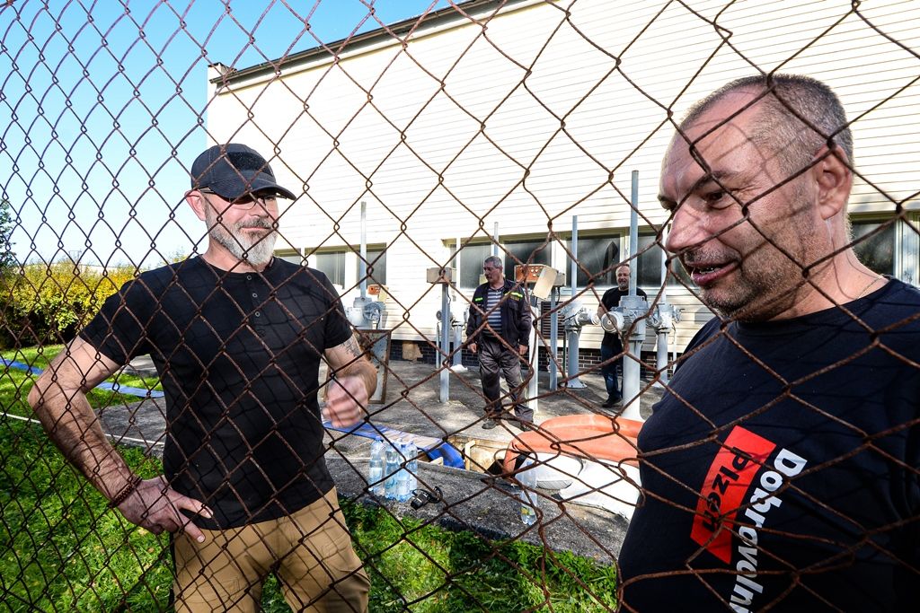 Vodárna a hasiči pracovali na zajištění zdroje pitné vody pro Plzeň (foto: M. Pecuch, 14.10.2019)