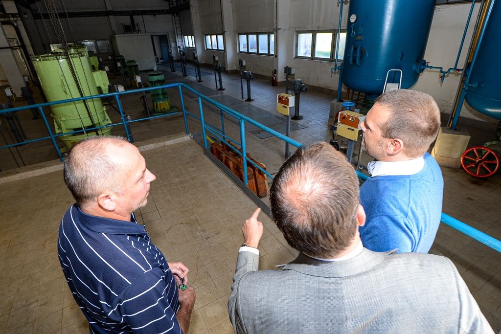 Vodárna a hasiči pracovali na zajištění zdroje pitné vody pro Plzeň (foto: M. Pecuch, 14.10.2019)