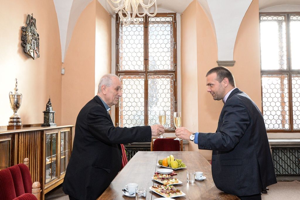 Slavnostní přijetí emeritního plzeňského biskupa Mons. Františka Radkovského (foto: M. Pecuch, 17.10.2019)