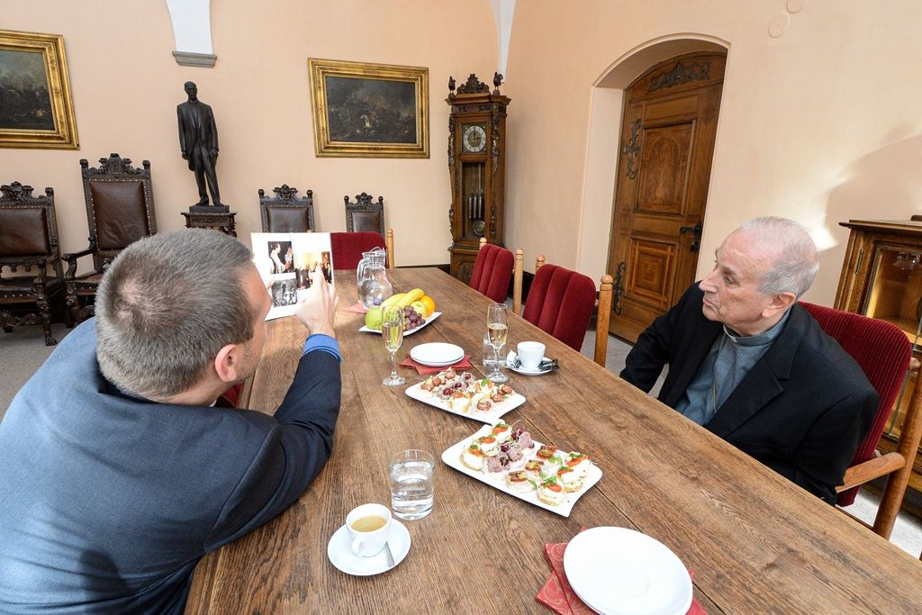 Slavnostní přijetí emeritního plzeňského biskupa Mons. Františka Radkovského (foto: M. Pecuch, 17.10.2019)