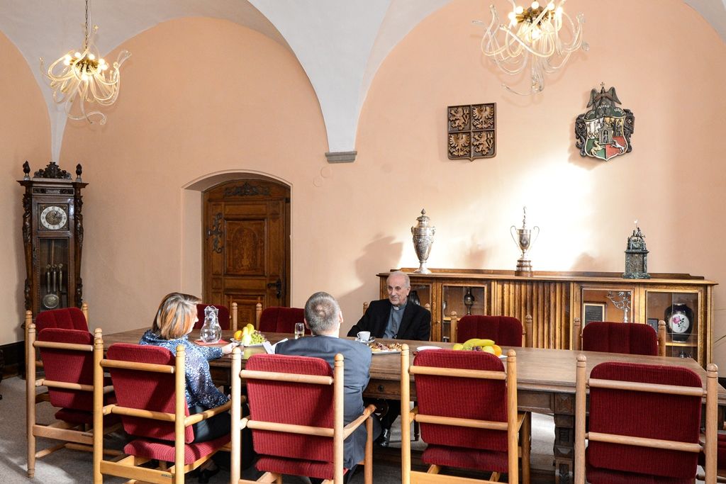 Slavnostní přijetí emeritního plzeňského biskupa Mons. Františka Radkovského (foto: M. Pecuch, 17.10.2019)