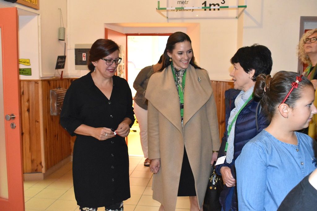 Tyršova ZŠ a MŠ v Plzni Černicích má zelenou střechu (foto: A. Jarošová, 21.10.2019)