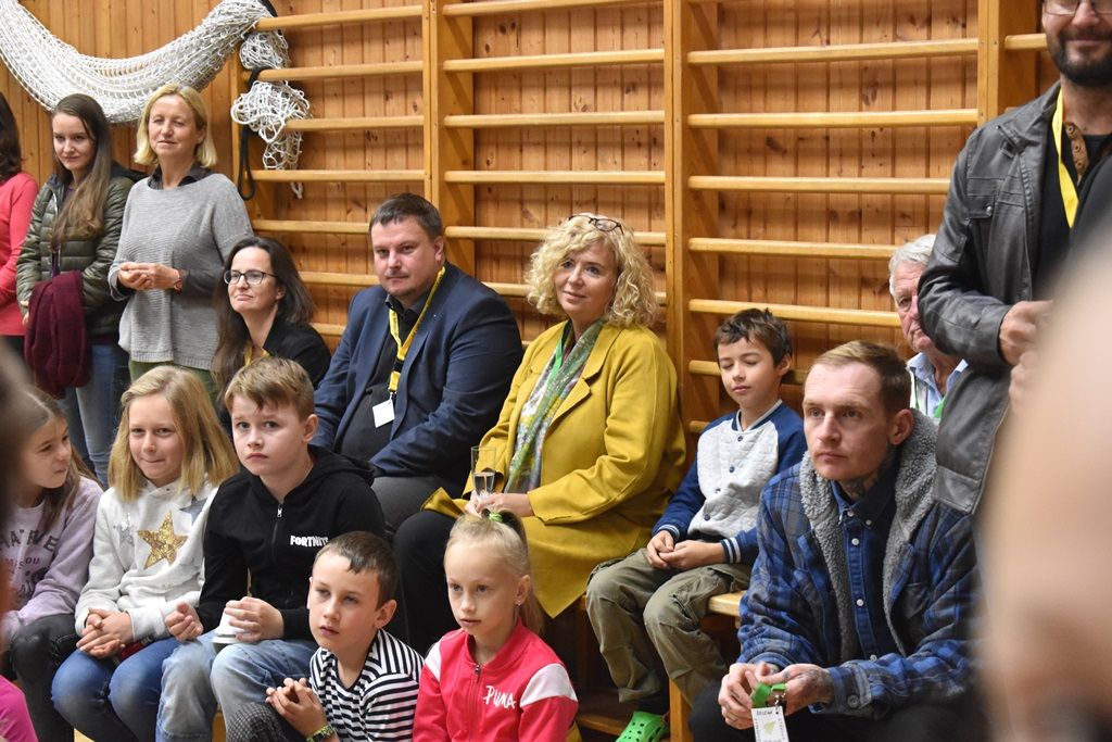 Tyršova ZŠ a MŠ v Plzni Černicích má zelenou střechu (foto: A. Jarošová, 21.10.2019)