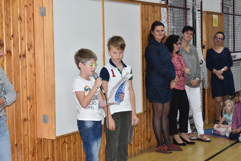 Tyršova ZŠ a MŠ v Plzni Černicích má zelenou střechu (foto: A. Jarošová, 21.10.2019)