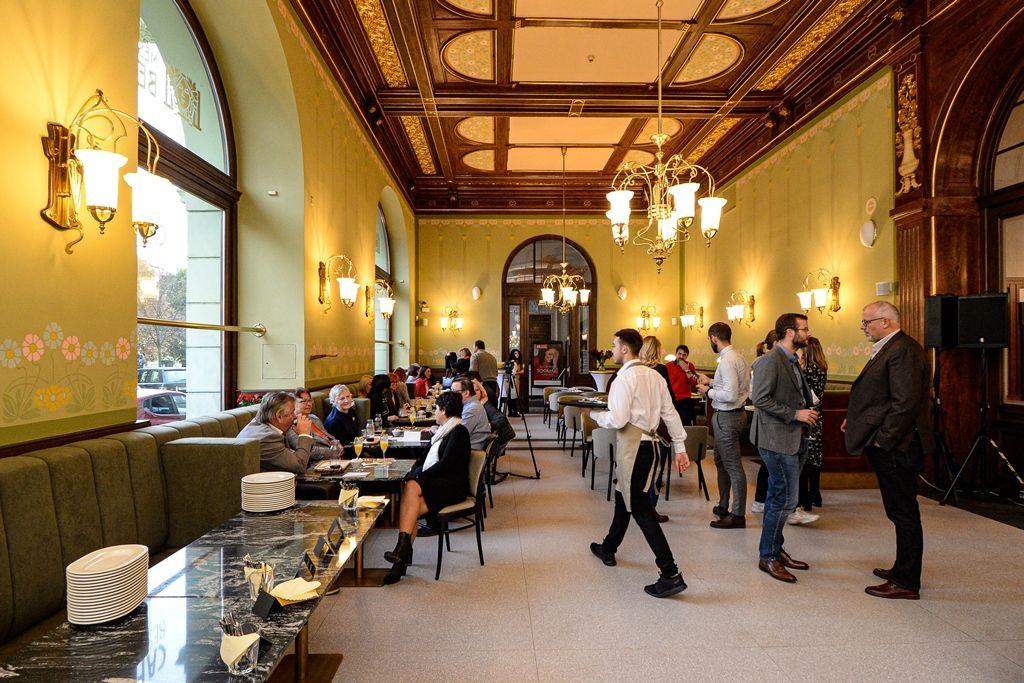 Kavárna v Měšťanské besedě je po rekonstrukci opět otevřená (foto: M. Pecuch, 29.10.2019)