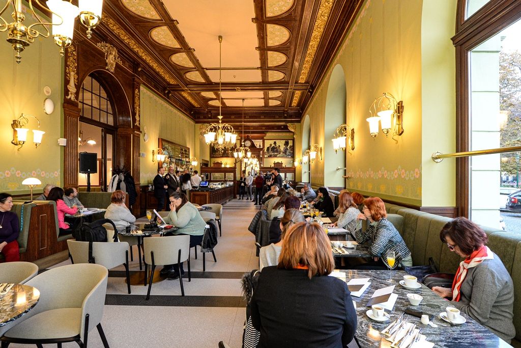 Kavárna v Měšťanské besedě je po rekonstrukci opět otevřená