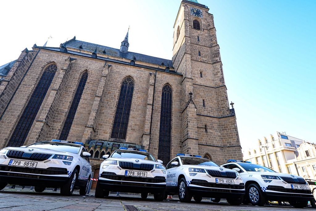Plzeňští strážníci vyjedou do terénu s novými vozy (foto: M. Pecuch, 31.10.2019)