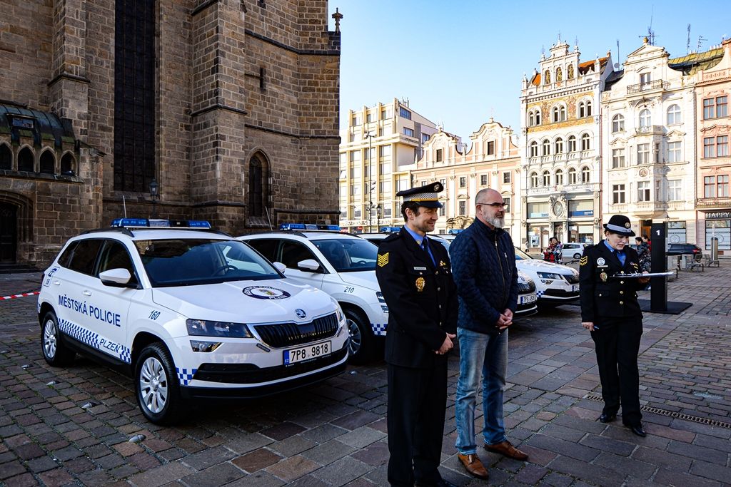 Plzeňští strážníci vyjedou do terénu s novými vozy (foto: M. Pecuch, 31.10.2019)