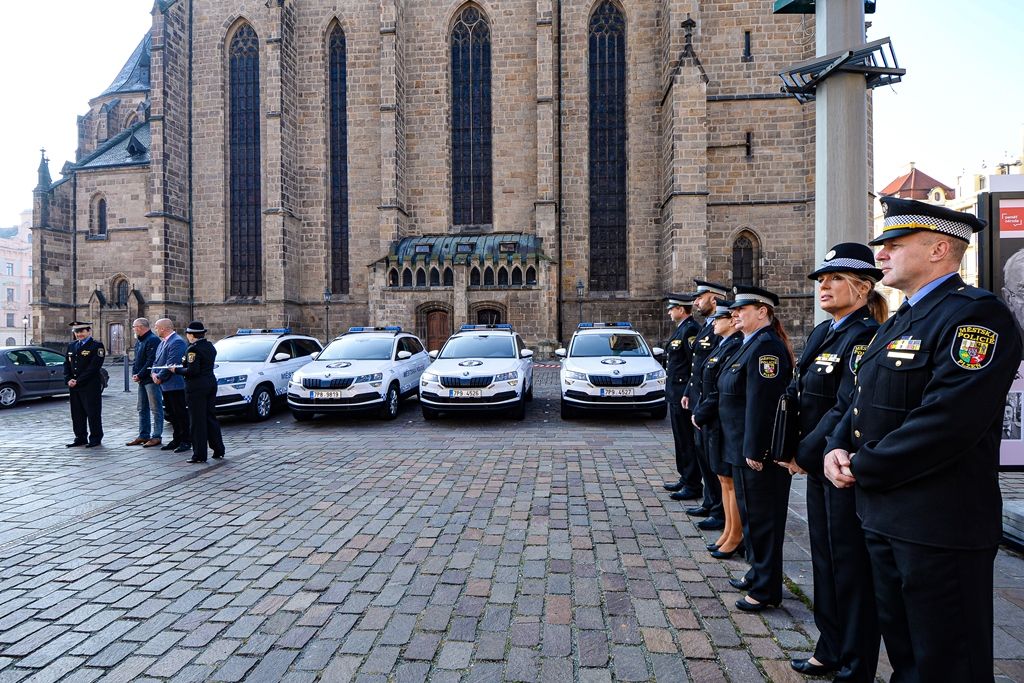 Plzeňští strážníci vyjedou do terénu s novými vozy (foto: M. Pecuch, 31.10.2019)