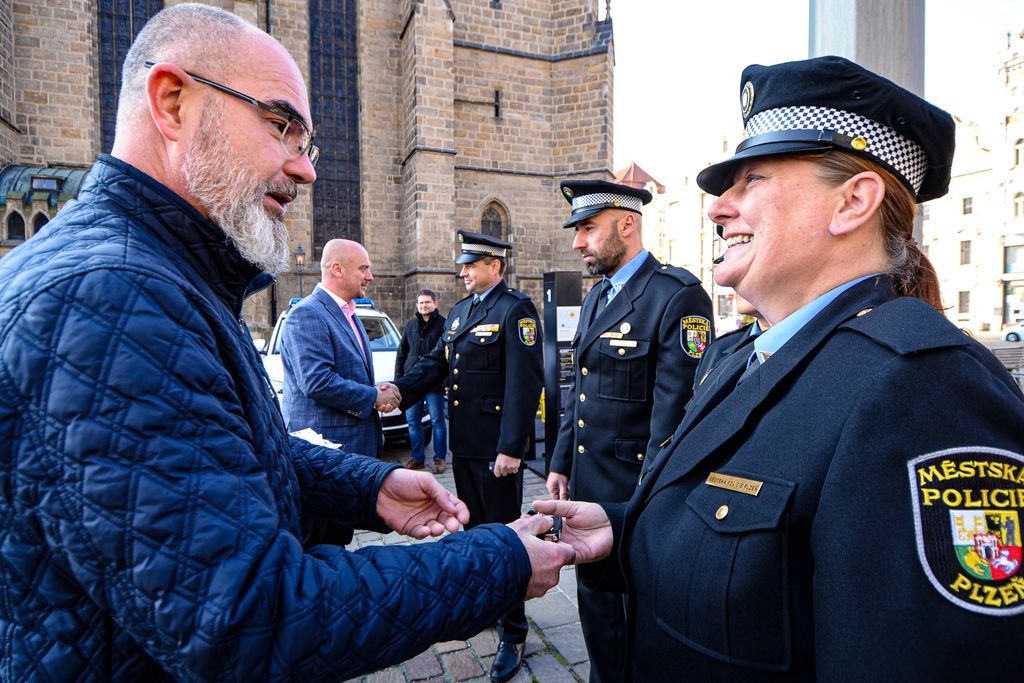 Plzeňští strážníci vyjedou do terénu s novými vozy (foto: M. Pecuch, 31.10.2019)