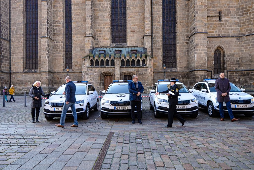 Plzeňští strážníci vyjedou do terénu s novými vozy (foto: M. Pecuch, 31.10.2019)