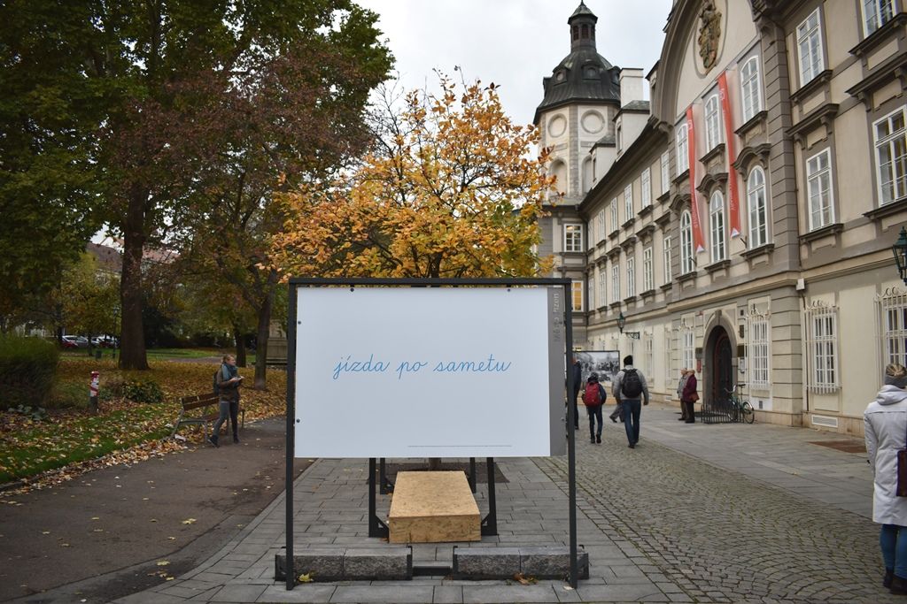 Výstava Jízda po sametu/ zvítězit nad lží a nenávistí (foto: A. Jarošová, 5.11.2019)