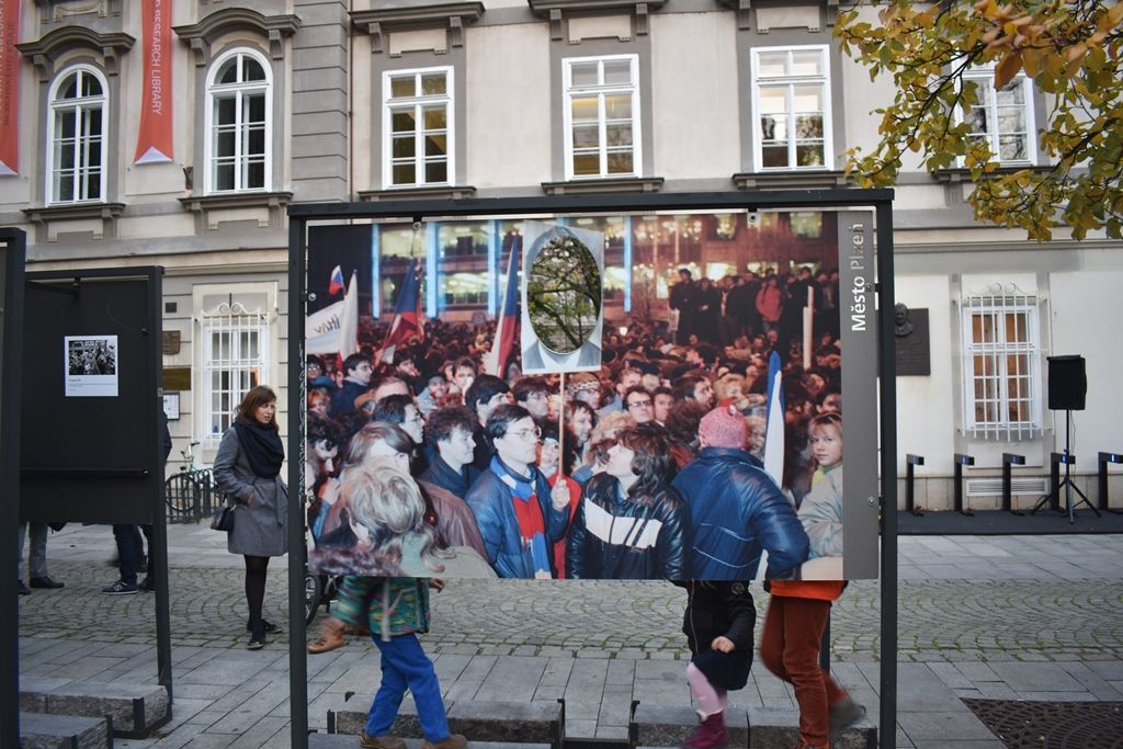 Výstava Jízda po sametu/ zvítězit nad lží a nenávistí (foto: A. Jarošová, 5.11.2019)
