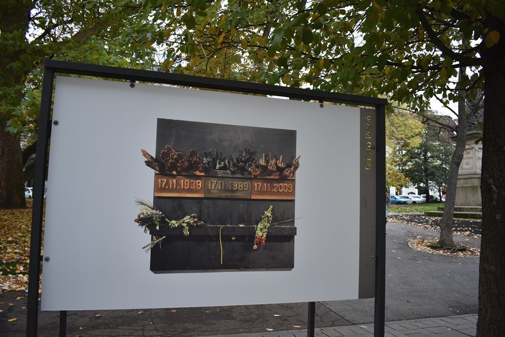 Výstava Jízda po sametu/ zvítězit nad lží a nenávistí (foto: A. Jarošová, 5.11.2019)