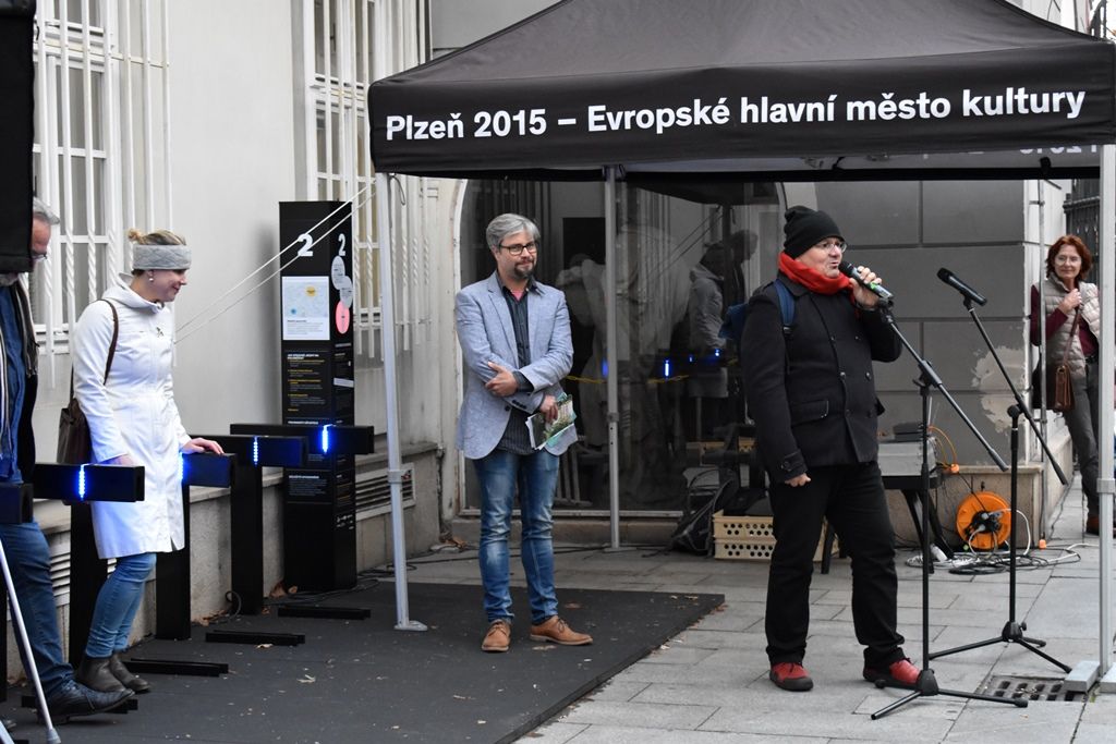 Výstava Jízda po sametu/ zvítězit nad lží a nenávistí (foto: A. Jarošová, 5.11.2019)