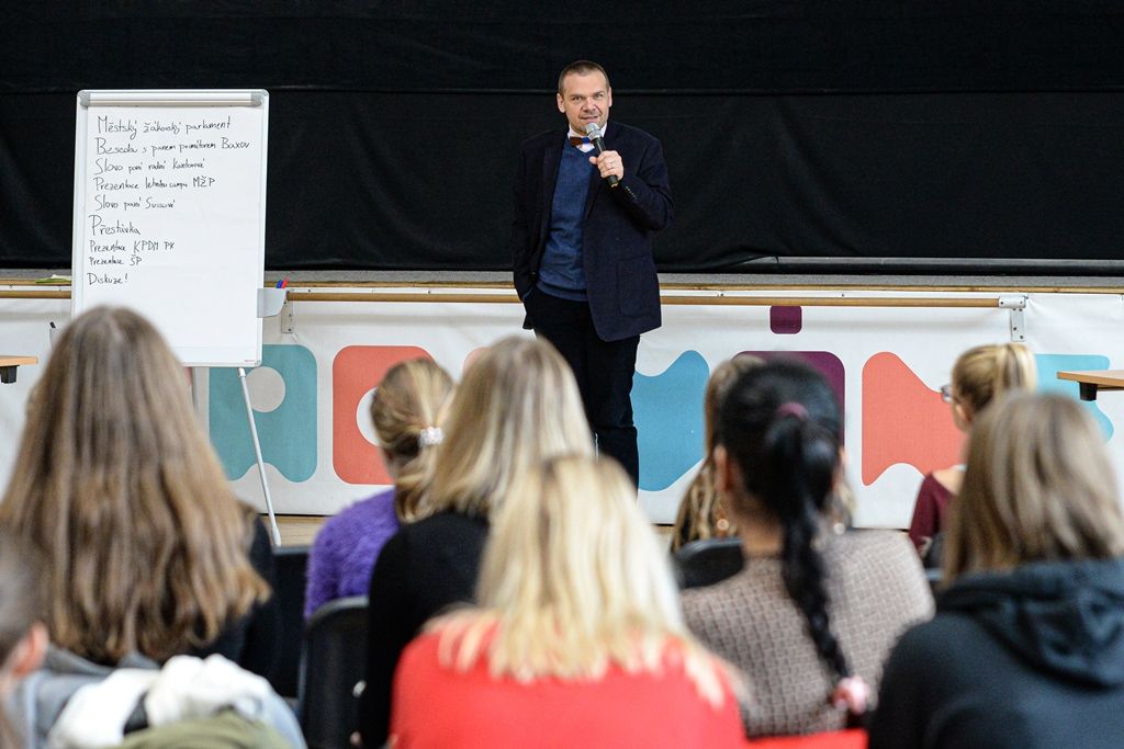 V Plzni společně zasedly městský a krajský parlament dětí a mládeže (foto: M. Pecuch, 12.11.2019)