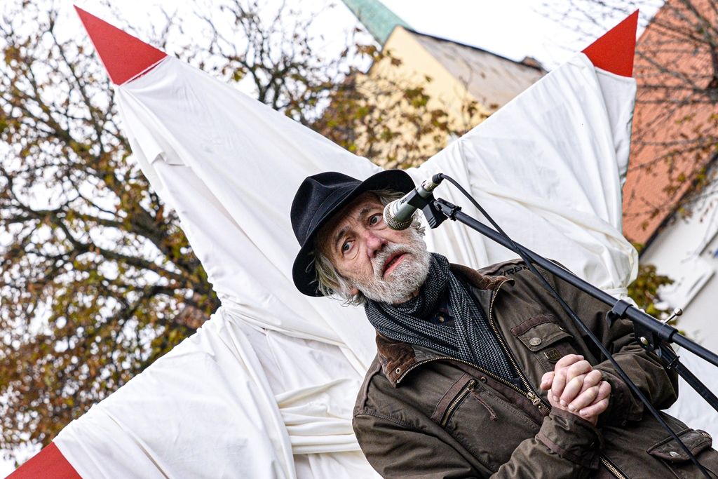 Cesta svobody - V sametu (foto: M. Pecuch, 17.11.2019)