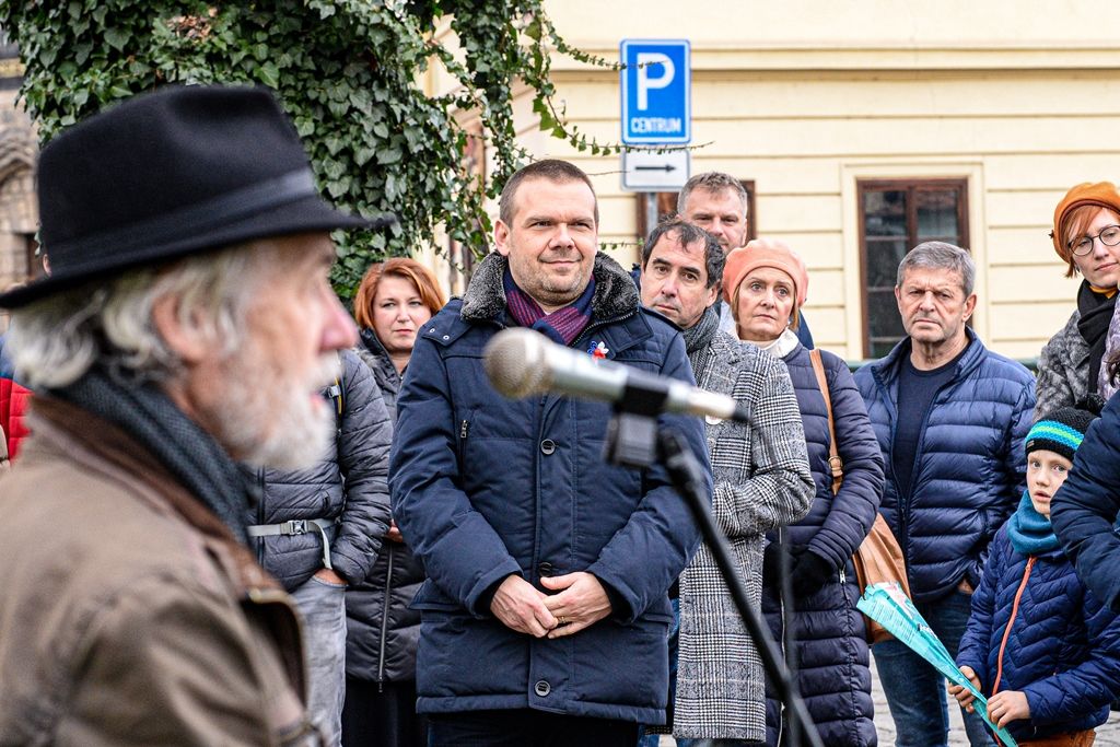 Cesta svobody - V sametu (foto: M. Pecuch, 17.11.2019)