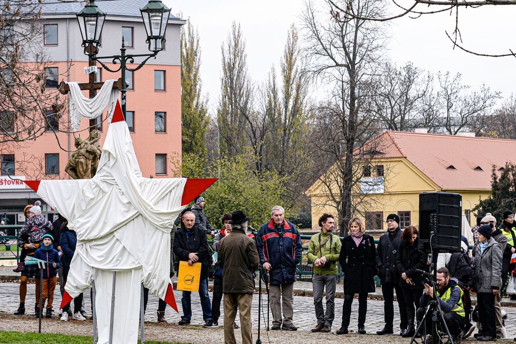 Cesta svobody - V sametu (foto: M. Pecuch, 17.11.2019)