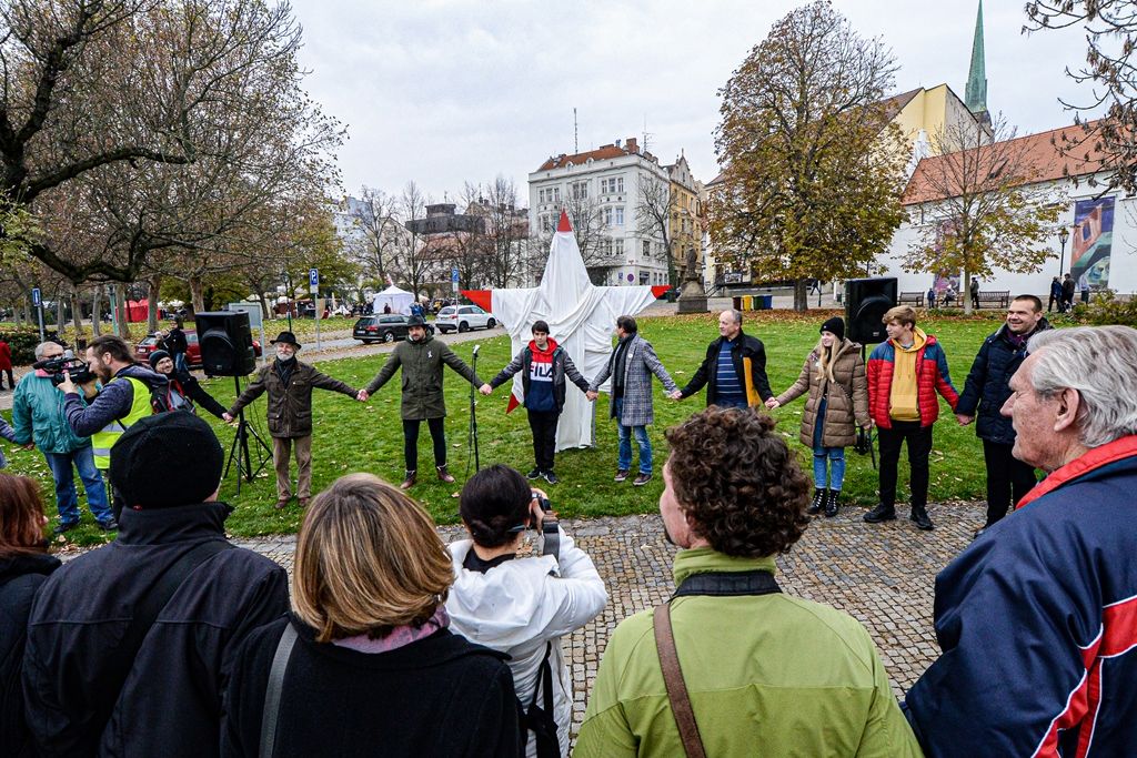 Cesta svobody - V sametu (foto: M. Pecuch, 17.11.2019)