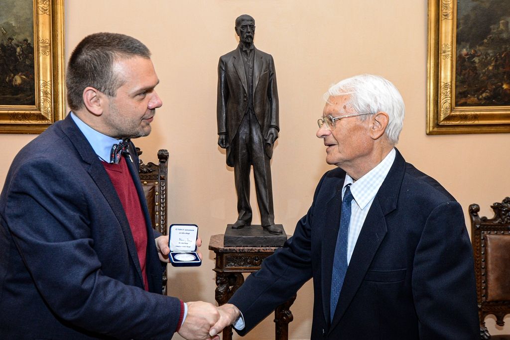 Primátor poblahopřál hudebníkovi Jiřímu Žurkovi k životnímu jubileu (foto: M. Pecuch, 20.11.2019)