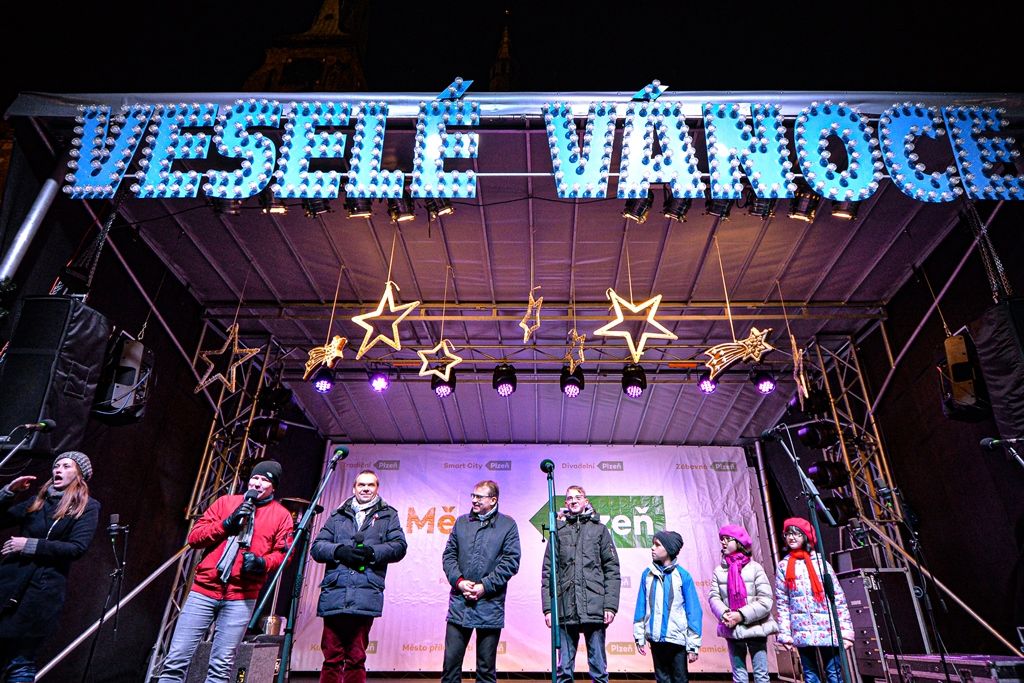 Plzeň rozsvítila svůj vánoční strom (foto: M. Pecuch, 1.12.2019)