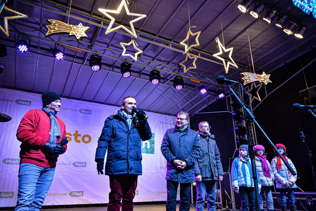 Plzeň rozsvítila svůj vánoční strom (foto: M. Pecuch, 1.12.2019)