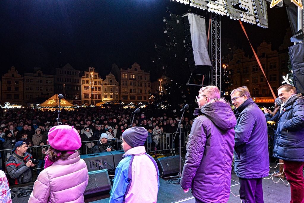 Plzeň rozsvítila svůj vánoční strom (foto: M. Pecuch, 1.12.2019)