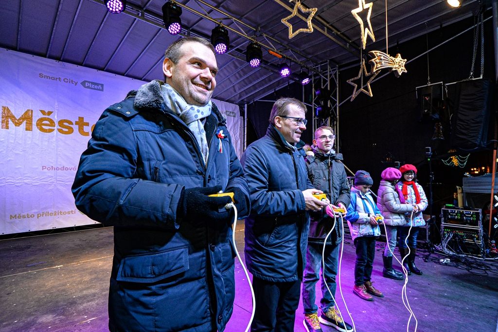 Plzeň rozsvítila svůj vánoční strom (foto: M. Pecuch, 1.12.2019)