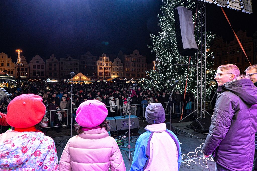 Plzeň rozsvítila svůj vánoční strom (foto: M. Pecuch, 1.12.2019)