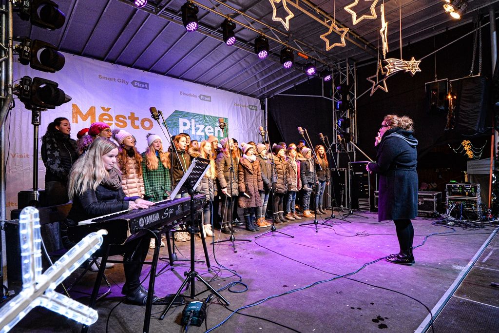 Plzeň rozsvítila svůj vánoční strom (foto: M. Pecuch, 1.12.2019)