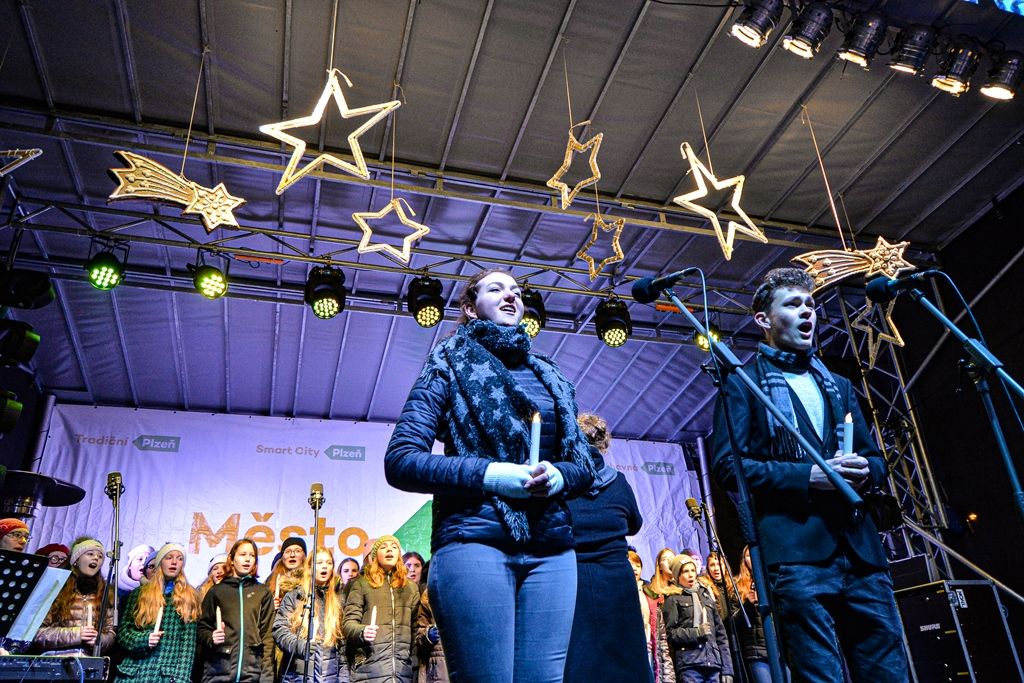 Plzeň rozsvítila svůj vánoční strom (foto: M. Pecuch, 1.12.2019)